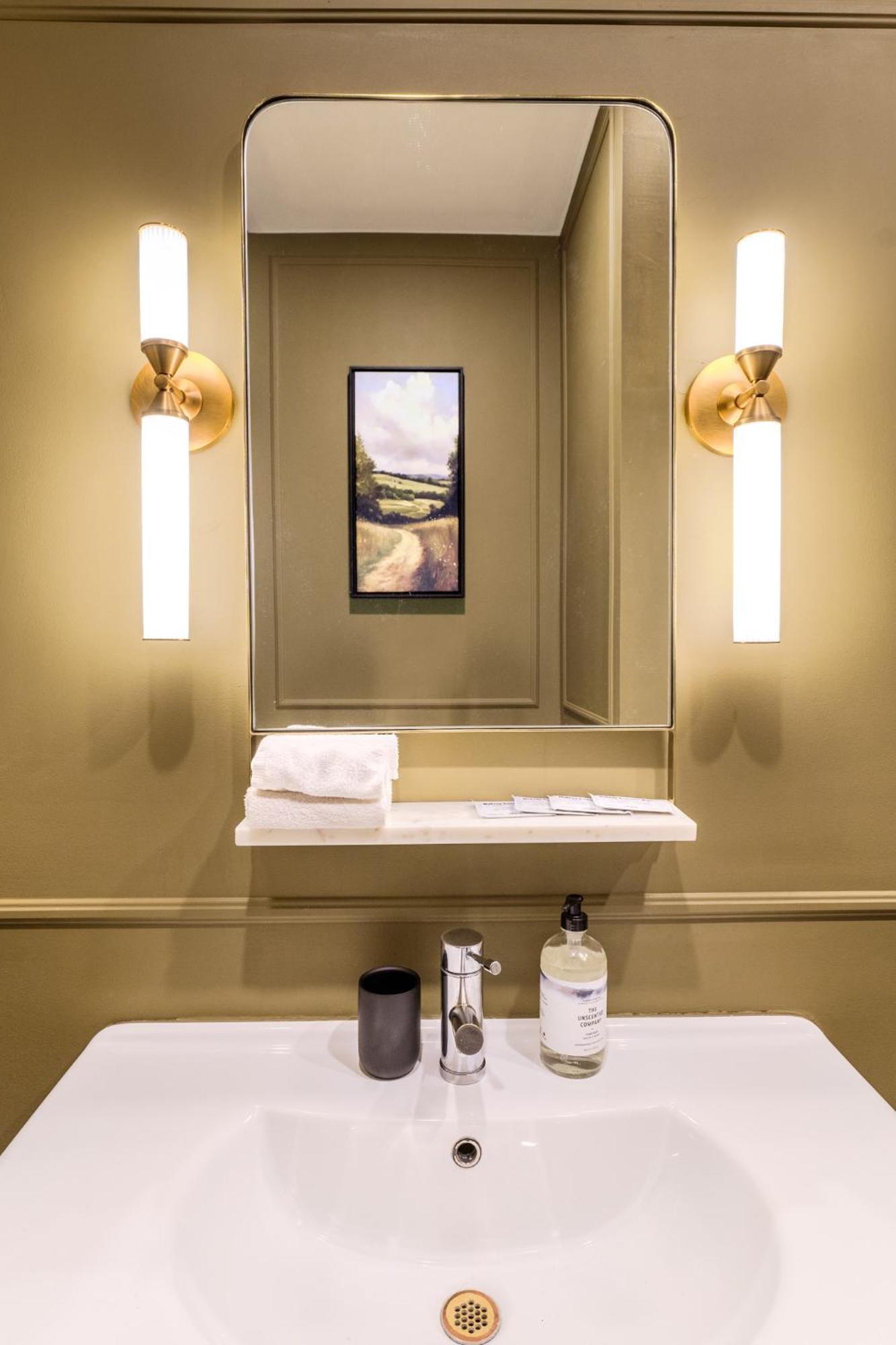 Self Check-in Boutique - Quartier Latin - 301 *