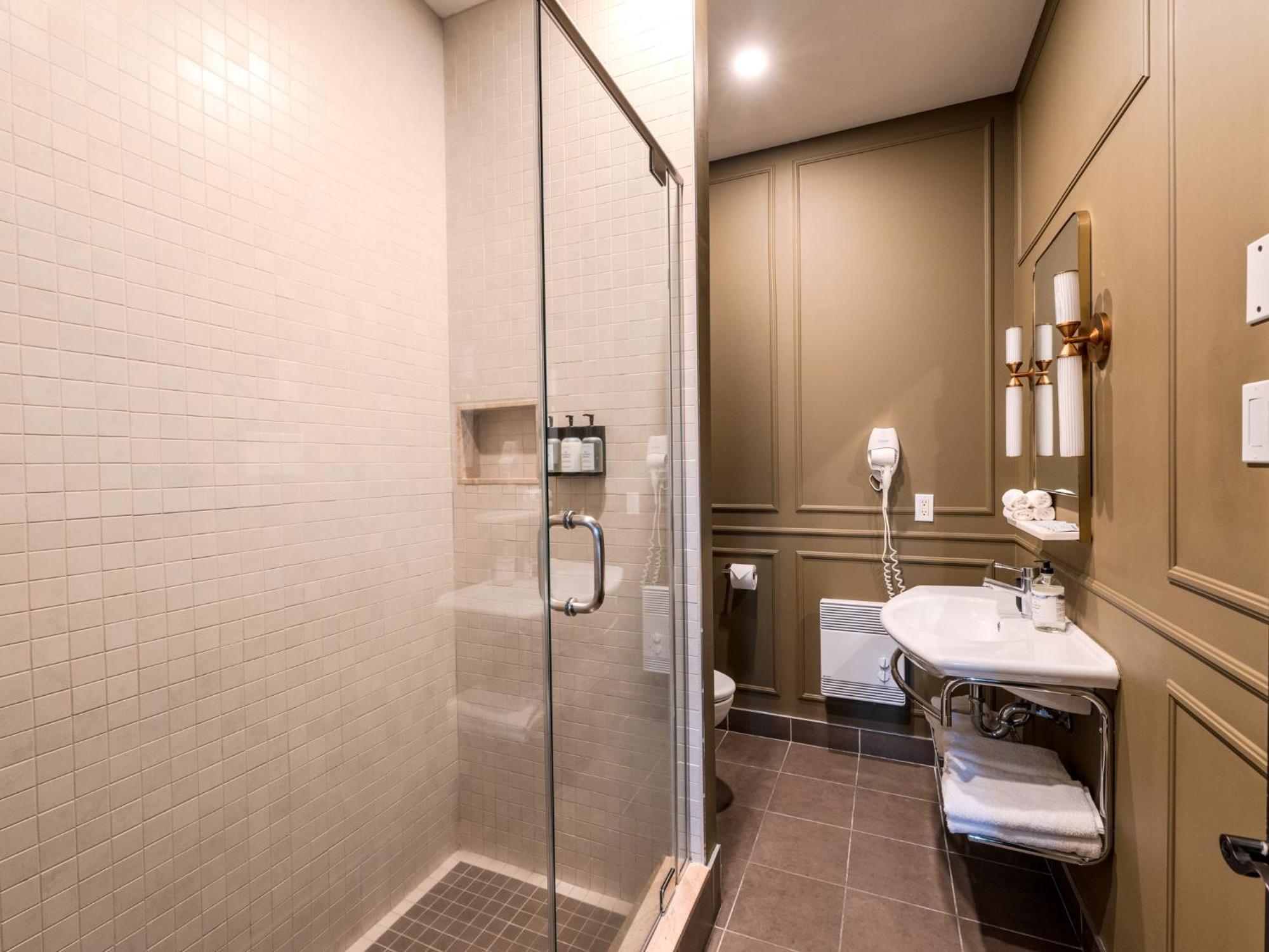 Self Check-in Boutique - Quartier Latin - 301 *