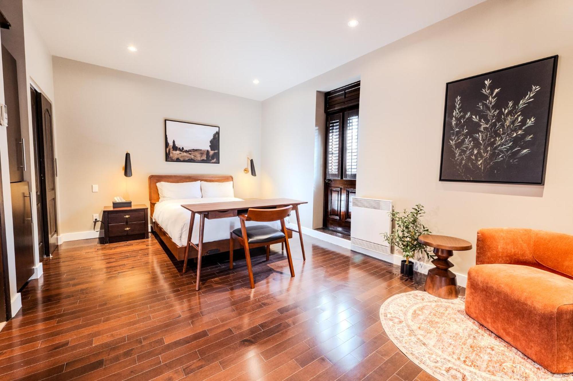 Self Check-in Boutique - Quartier Latin - 301 * Montreal